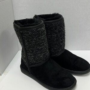 Minnetonka short boots! Nice!